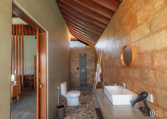Tumbu Retreat Villa *